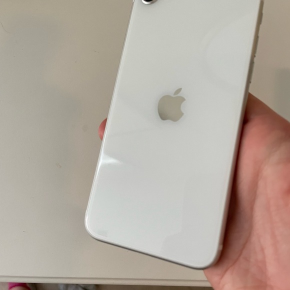 (SOLD) EXCELLENT CONDITION iPhone SE 2nd - purchased do not buy - Picture 3 of 11